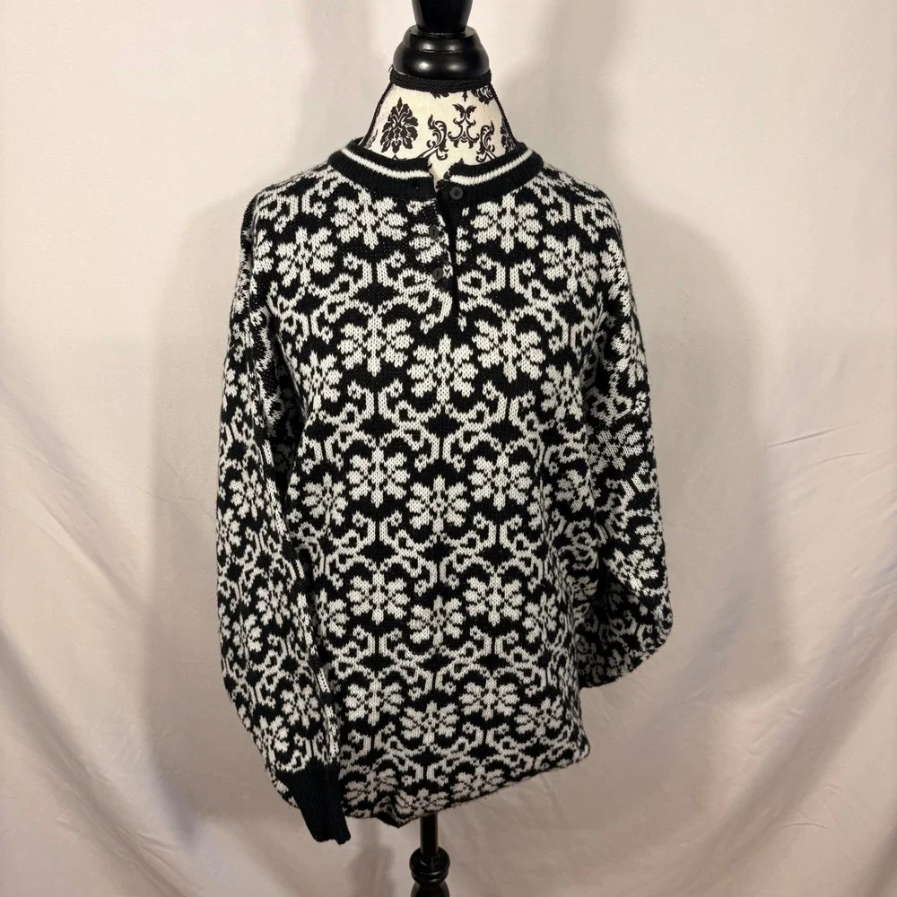American Weekend Womens Large Black White Snowflake Fair Isle Henley Sweater L - Picture 2 of 14